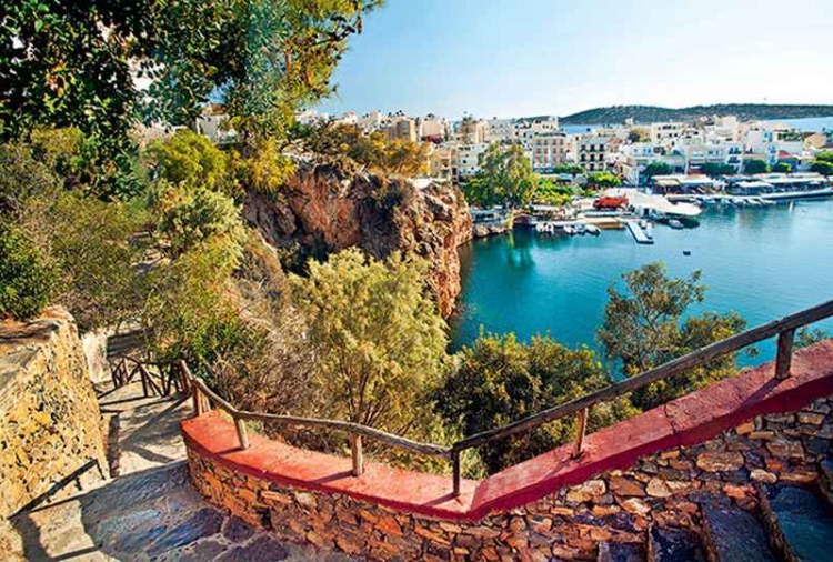 Η λίμνη Βουλισμένη. (Φωτογραφία: © ΚΛΑΙΡΗ ΜΟΥΣΤΑΦΕΛΛΟΥ)