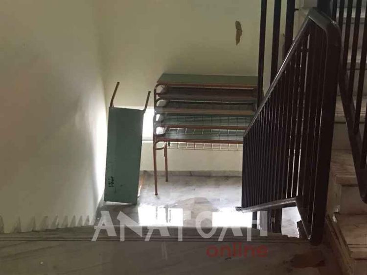 Τα νερά στις σκάλες είναι επικίνδυνα για την πρόκληση ατυχήματος