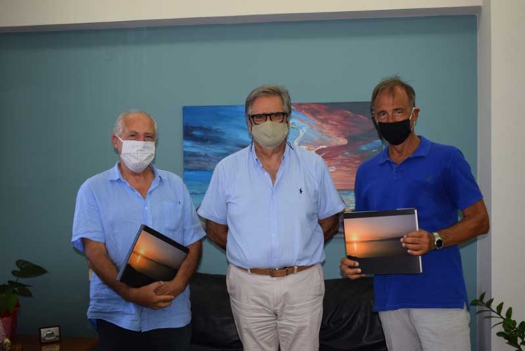 Φωτογραφία από  παλιότερη επίσκεψη του κ. Χόροβιτς και Χουρδάκη στο δήμαρχο Αγίου Νικολάου κ. Ζερβό