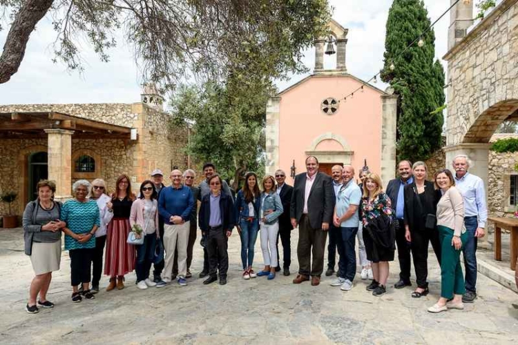 Τα μέλη του Advisory Board του Hellenic Center of Excellence for Health & Wellness μαζί με στελέχη του Ομίλου Grecotel