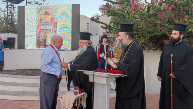 Ο ιδρυτής του Ομίλου Grecotel, κ. Νίκος Δασκαλαντωνάκης τιμάται με την ανώτατη διάκριση της Εκκλησίας της Κρήτης, τον Σταυρό των Αγίων Αποστόλων Παύλου και Τίτου από τον Αρχιεπίσκοπο Κρήτης, κ. Ευγένιο