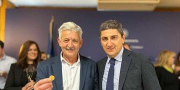 Στο Δήμαρχο Οροπεδίου Λασιθίου το φλουρί της βασιλόπιτας του Υπουργείου Αγροτικής Ανάπτυξης