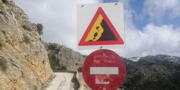 Κλειστός ο δρόμος στη θέση Σχίστρα Σελακάνου – Προσοχή στις ιρλανδικές διαβάσεις