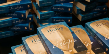 Η Victoria Hislop στο Μουσείο της Ακρόπολης