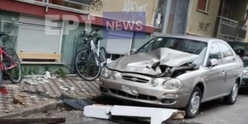 Χανιά: Κομμάτι τσιμέντου από μπαλκόνι έπεσε σε αυτοκίνητο
