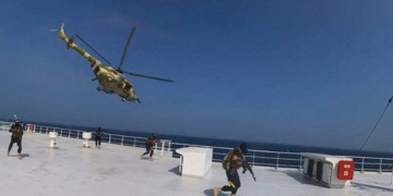 Διώρυγα του Σουέζ: Μειώθηκε κατά 42% η κίνηση εμπορικών πλοίων λόγω των επιθέσεων των Χούθι στην Ερυθρά Θάλασσα