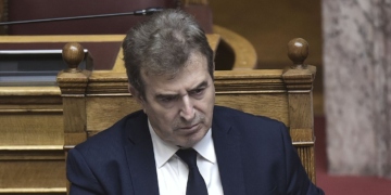 Χρυσοχοΐδης: «Tα γήπεδα ανοίγουν στις 12/2 – Να πάμε όλοι με τα παιδιά μας και να στείλουμε μήνυμα κατά της βίας»