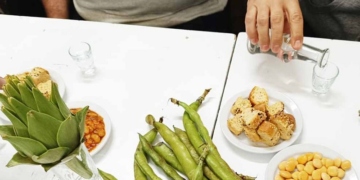 «Θα είμαστε “παράωροι” αν εγκαταλείψουμε ό,τι έχει σχέση με την παράδοση»