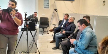 Τοποθέτηση εξοπλισμού για τις θεωρητικές εξετάσεις υποψήφιων οδηγών στη Διεύθυνση Μεταφορών και Επικοινωνιών στον Άγ. Νικόλαο