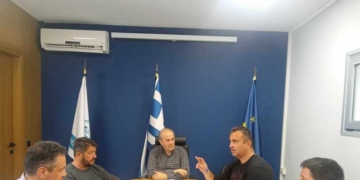 Συνάντηση Δημάρχου Ιεράπετρας με τον Εμπορικό και Επαγγελματικό Σύλλογο Κουτσουρά – Ανάληψης – Μακρύ Γιαλού