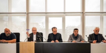 «Έλα μαζί μας και γίνε παρέα μας για πάντα»!