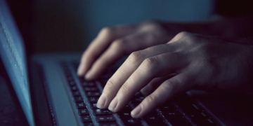 Θύμα revenge porn 17χρονη – Του ζήτησε να χωρίσουν και την εκβίαζε με φωτογραφίες