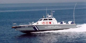Αγωνία για δύο άνδρες που παρασύρθηκαν με κανό – Μεγάλη επιχείρηση για τον εντοπισμό τους