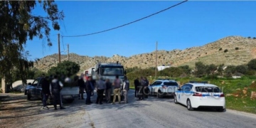 Φορτηγό πάτησε σκύλο στο Χορδάκι – Απέκλεισαν τον δρόμο σε ένδειξη διαμαρτυρίας οι κάτοικοι