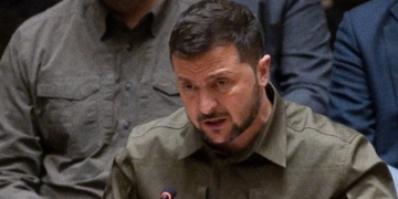 Ζελένσκι: Κάνουμε ό,τι καλύτερο μπορούμε για τα στρατεύματα που υπερασπίζονται την Αβντιίβκα