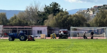 Σε εξέλιξη οι εργασίες συντήρησης στον χλοοτάπητα του σταδίου του Αγίου Νικολάου