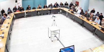 Συζήτηση και για τους κινδύνους των βεγγαλικών στο δημοτικό συμβούλιο Αγίου Νικολάου