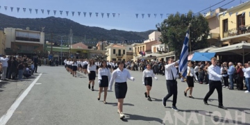Η παρέλαση της 25ης Μαρτίου στη Νεάπολη (βίντεο, φωτογραφίες)