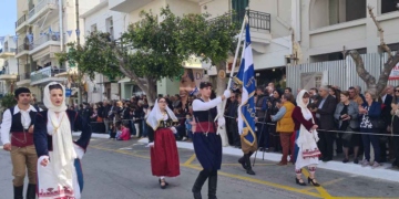 Με λαμπρότητα γιορτάστηκε η 25η Μαρτίου στον Αγ. Νικόλαο – Δοξολογία και Παρέλαση (βίντεο)