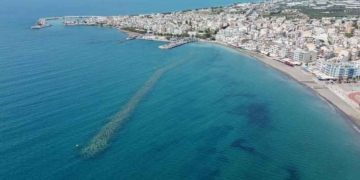 Απαγορεύεται η στάση και η στάθμευση κατά μήκος της προβλήτας πρόσδεσης των ημερόπλοιων την Κυριακή