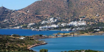 Συζητήθηκε η καθαριότητα της Ελούντας και οι γέφυρες στο Κανάλι