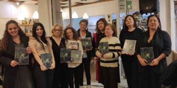 Οι «Υφάντρες» της Ελούντας τίμησαν τη γυναίκα (βίντεο)