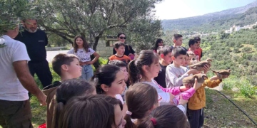Ο Κυνηγετικός Σύλλογος Αγ. Νικολάου μαζί με παιδιά απελευθέρωσαν 40 πέρδικες στο φαράγγι Κριτσάς (βίντεο)
