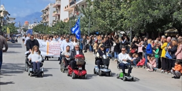 Παρέλαση στην Ιεράπετρα για την εθνική επέτειο της 25ης Μαρτίου (βίντεο)