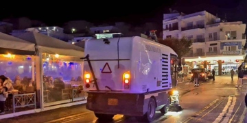 Μετά το Καρναβάλι το μηχανικό σάρωθρο του Δήμου «επί το έργον» (βίντεο)