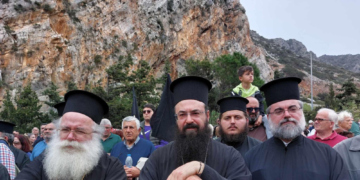 Οι Μητροπολίτες Πέτρας και Χερρονήσου και Ιεραπύτνης και Σητείας στο συλλαλητήριο για την υγεία