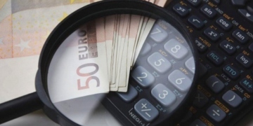 Σε ρόλο «μεγάλου αδελφού» η ΑΑΔΕ – Νέο σύστημα ελέγχου προσαύξησης περιουσίας