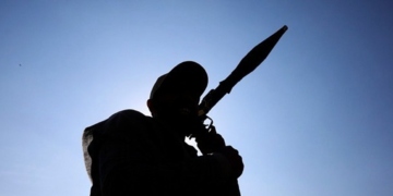 Οι Χούθι εκτόξευσαν πύραυλο στον Κόλπο του Άντεν – Δεν έχουν αναφερθεί τραυματισμοί ή ζημιές από κανένα πλοίο