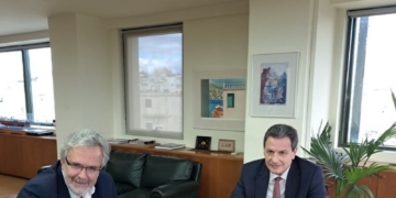 Συνάντηση με τον Υπουργό Περιβάλλοντος για την εγκατάσταση υπεράκτιων αιολικών πάρκων είχε ο δήμαρχος Σητείας