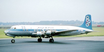 Γιάννη Σταμέλου: «DC-6B από τα Χανιά στην Κερατέα, θέση 13Α»