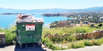 Ένας κάδος απορριμμάτων με… ωραία θέα