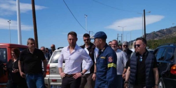 Αυτοψία του Στ. Κασσελάκη στις καμένες εκτάσεις – Το «ευχαριστώ» σε πυροσβέστες και εθελοντές