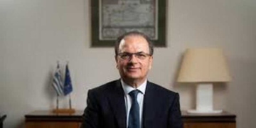 Δύο ένστολους που έσωσαν από βέβαιο πνιγμό 6χρονο κορίτσι σε παραλία του Ρεθύμνου επαινεί ο δήμαρχος Ρεθύμνης