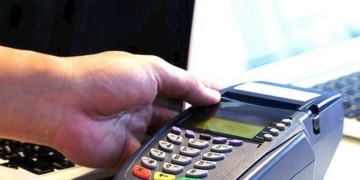 Διασύνδεση POS-Ταμειακών: Ενεργοποιούνται τα πρόστιμα – Έλεγχοι σε επιχειρήσεις με ετήσιο τζίρο άνω του 1 εκατ. ευρώ