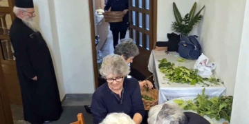 Ετοιμάζονται τα δαφνόφυλλα του Μεγάλου Σαββάτου (βίντεο)