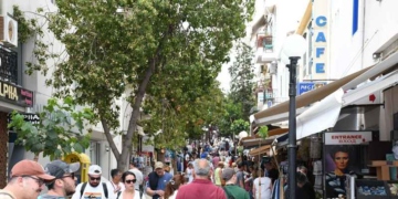 Τα 5,2 δις ευρώ πλησίασαν τα έσοδα της Κρήτης από τον τουρισμό