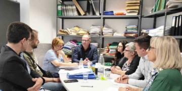 Σε ηλεκτρισμένη ατμόσφαιρα η συζήτηση για την παραχώρηση χώρων στα καταστήματα της λίμνης