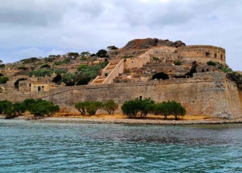 Ο περίπλους της Σπιναλόγκας (βίντεο)