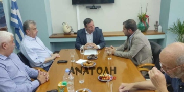 Επίσκεψη του Περιφερειάρχη Κρήτης στο δήμαρχο Αγίου Νικολάου (βίντεο)
