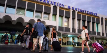 Το Ηράκλειο συνδέεται αεροπορικά με την Καλαμάτα και το Βόλο