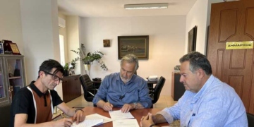 Υπογράφηκε η σύμβαση για τη βελτίωση των συνθηκών ασφαλείας της οδού πρόσβασης προς την Ναυτική Βάση Κυριαμαδίου