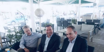 Ξεκινά η χρηματοδότηση για νέα σχολεία – Συνάντηση Υπουργού Επικρατείας με το Δήμαρχο Αγίου Νικολάου