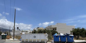 Έχει τοποθετηθεί μεγάλος σιδερένιος κάδος για την απόρριψη ογκωδών απορριμμάτων