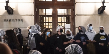 ΗΠΑ: Η αστυνομία μπήκε στο πανεπιστήμιο Κολούμπια και συνέλαβε διαδηλωτές υπέρ των Παλαιστινίων