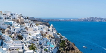Τουρισμός: «Η Ελλάδα μπορεί να αποκτήσει μία σταθερή βάση 30 εκατ. αφίξεων»