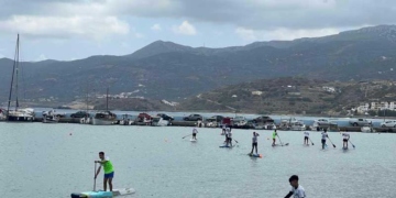 Mε μεγάλη επιτυχία πραγματοποιείται το Πανελλήνιο Πρωτάθλημα SUP στη Σητεία